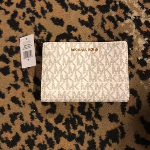 Michael Kors Handbags - Michael Kors money pieces 32F8GF6D6B